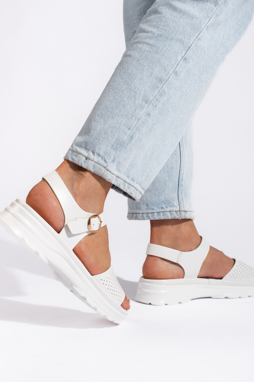 pohodlné biele sandále pre ženy