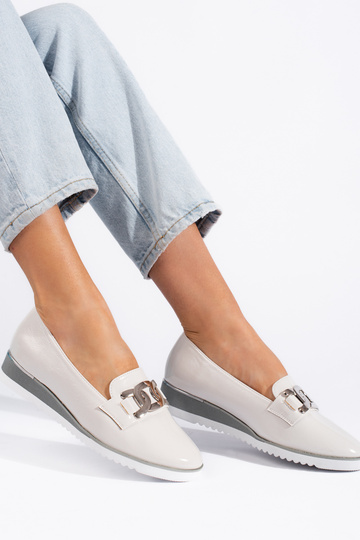 biele modelové topánky... 2