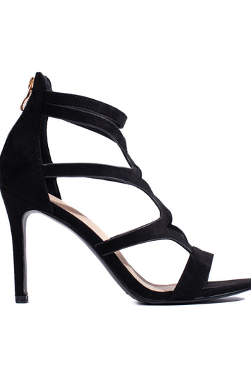 čierne sandále s tenkým...