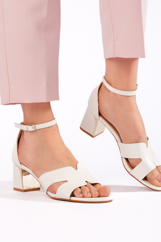biele sandále