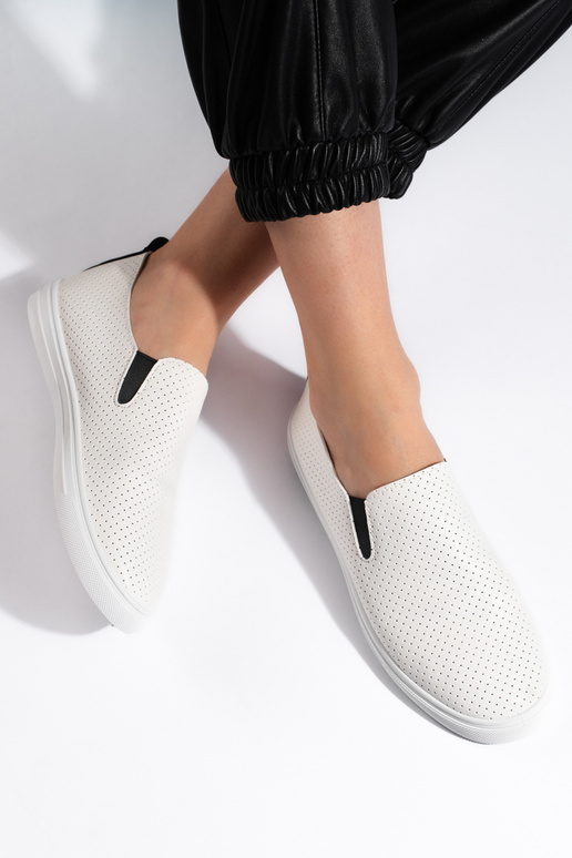 s ažúrovými prvkami, nazúvacie...