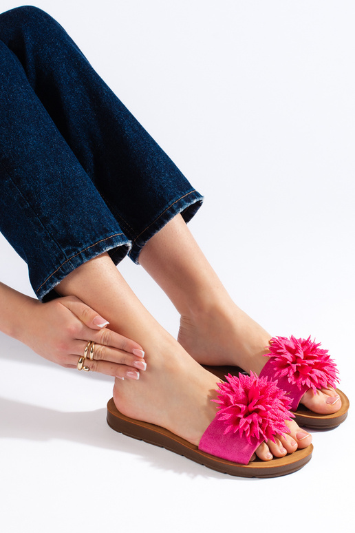 Dámske fuchsiové papuče s kvietkom Dámske fuchsiové papuče s kvietkom