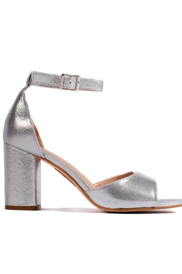 sandále na podpätku