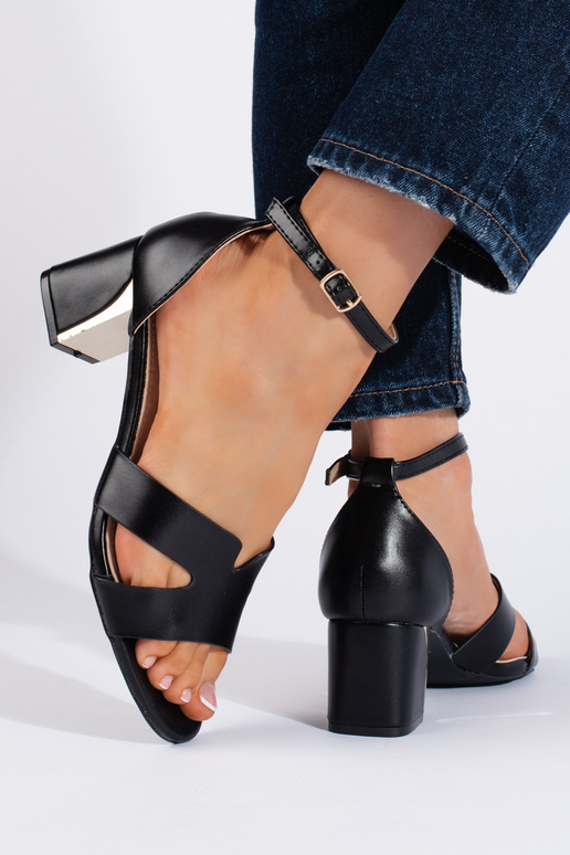 čierne sandále