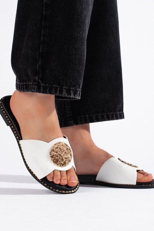 Biele papuče v elegantnom štýle Biele papuče v elegantnom štýle