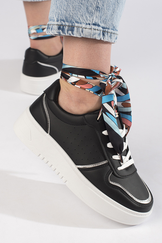 Čierny klasický model dámskych tenisiek Čierny klasický model dámskych tenisiek