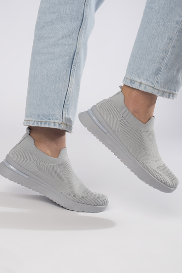 šedá športová obuv 2