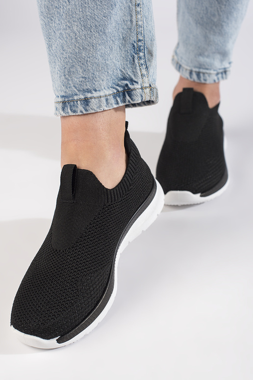 Športová obuv nápadného modelu v... Športová obuv nápadného modelu v...