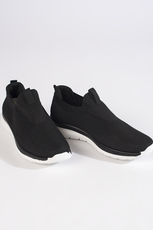 Športová obuv nápadného modelu v... Športová obuv nápadného modelu v...