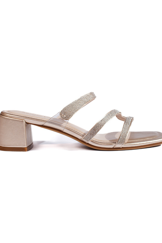 Sandále na podpätku zlatej farby... Sandále na podpätku zlatej farby...