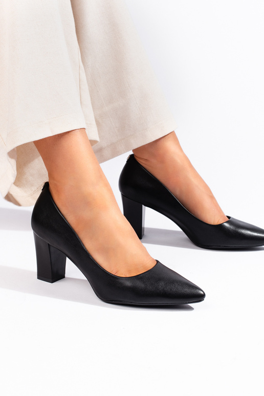 čierne lodičky na podpätku od Sergia...