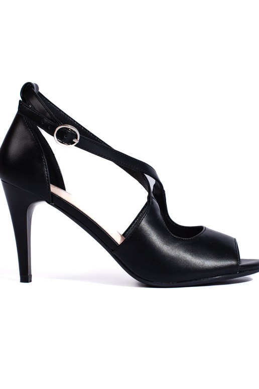 čierne sandále na tenkom podpätku...