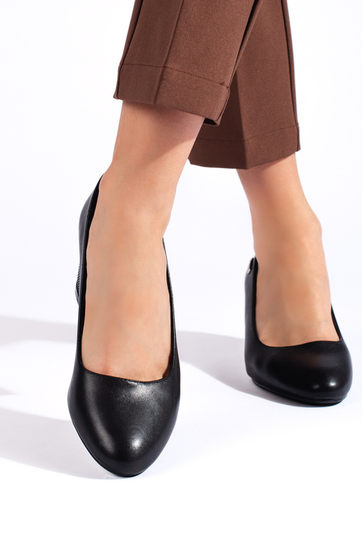 čierne lodičky na podpätku od Sergia...