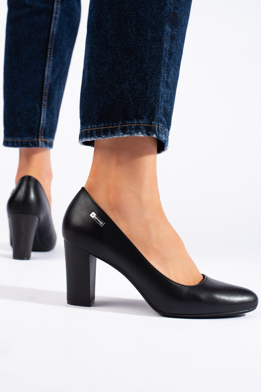 čierne lodičky na podpätku od Sergia...