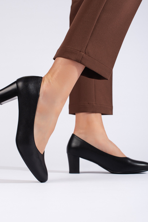 Elegantný štýl čiernych vysokých... Elegantný štýl čiernych vysokých...