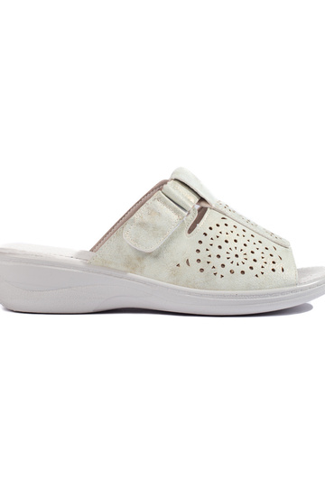 sandále s prelamovanými...