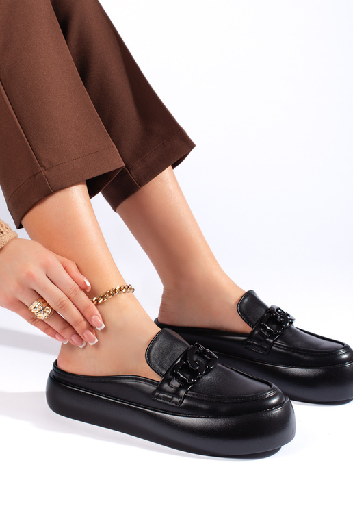 čižmy čiernej farby Papuče