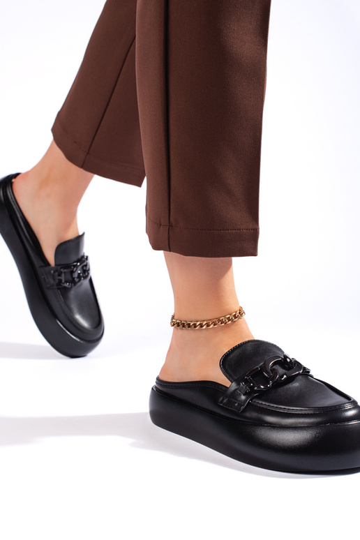 čižmy čiernej farby Papuče