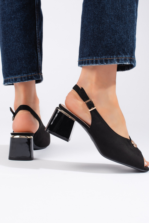 Elegantné semišové sandále v čiernej...