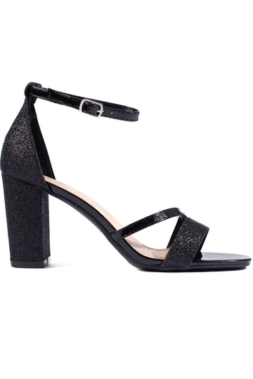 Dámske čierna sandále na päte