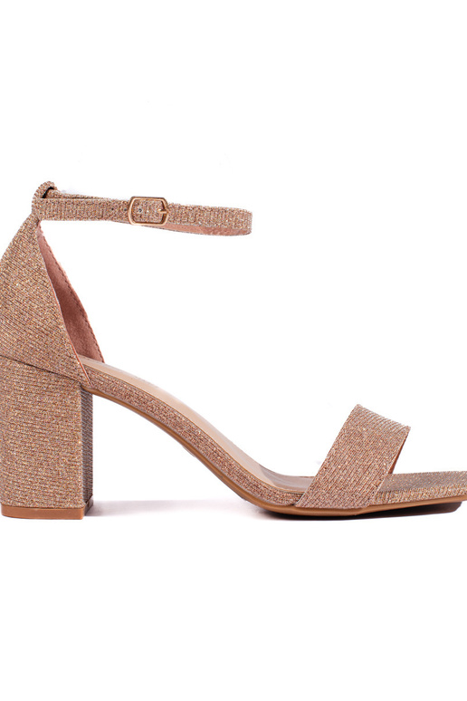 sandále so zlatým podpätkom