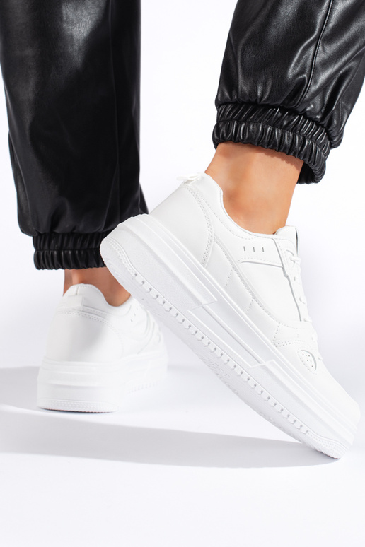 biele tenisky model topánky biele tenisky model topánky