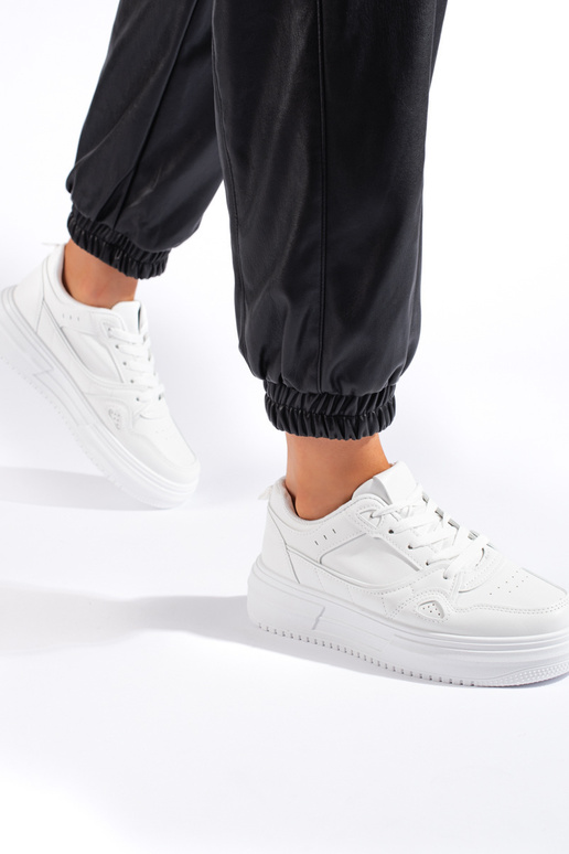 biele tenisky model topánky biele tenisky model topánky