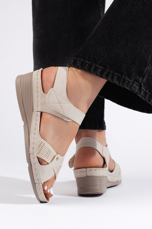 Pohodlné dámske sandále s malou...