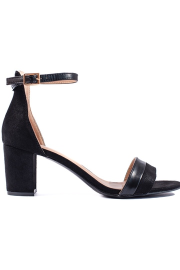 Čierne sandále elegantného...