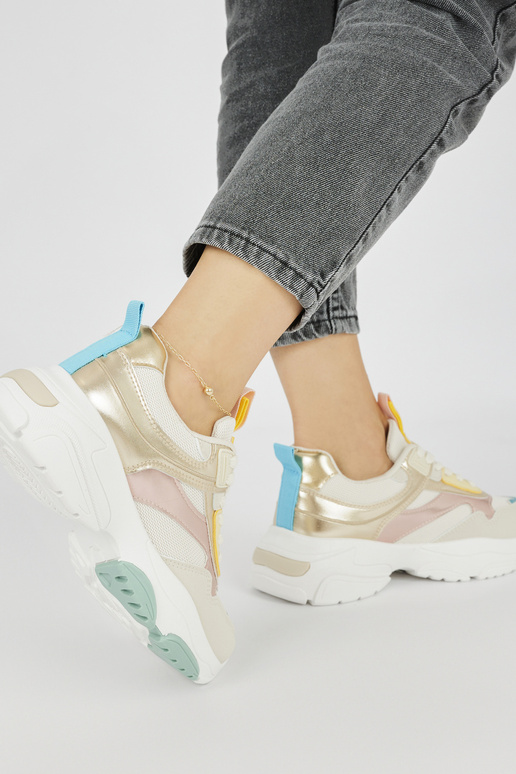 Športový štýl topánkye na hrubej... Športový štýl topánkye na hrubej...