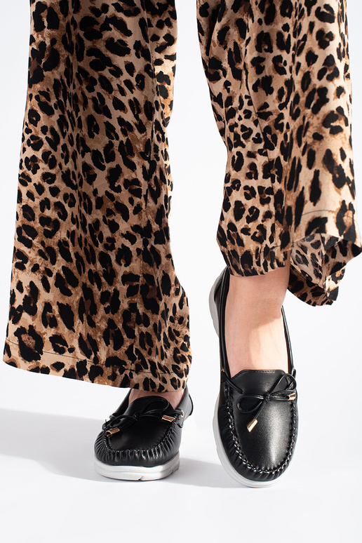 čierne mokasíny s platformou