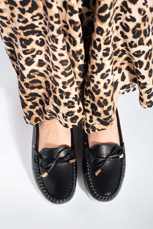 čierne mokasíny s platformou