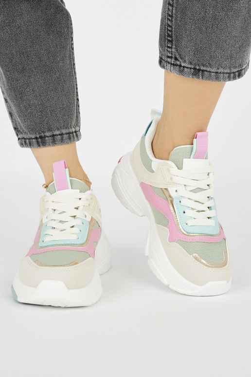 Športový štýl topánkye na hrubej... Športový štýl topánkye na hrubej...