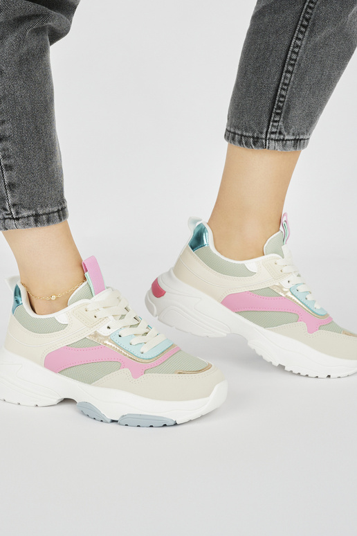 Športový štýl topánkye na hrubej... Športový štýl topánkye na hrubej...