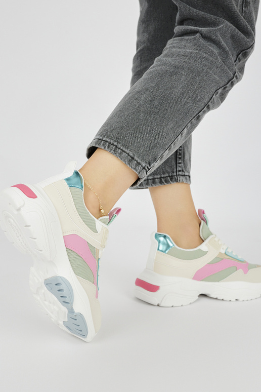 Športový štýl topánkye na hrubej... Športový štýl topánkye na hrubej...