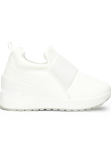 biele Tenisky model topánky...