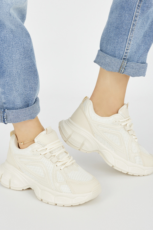 Tenisky model obuvi béžová na hrubej... Tenisky model obuvi béžová na hrubej...