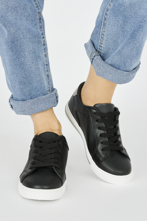 Klasický model dámske tenisky čierna