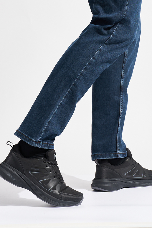 čierne pánske športové topánky