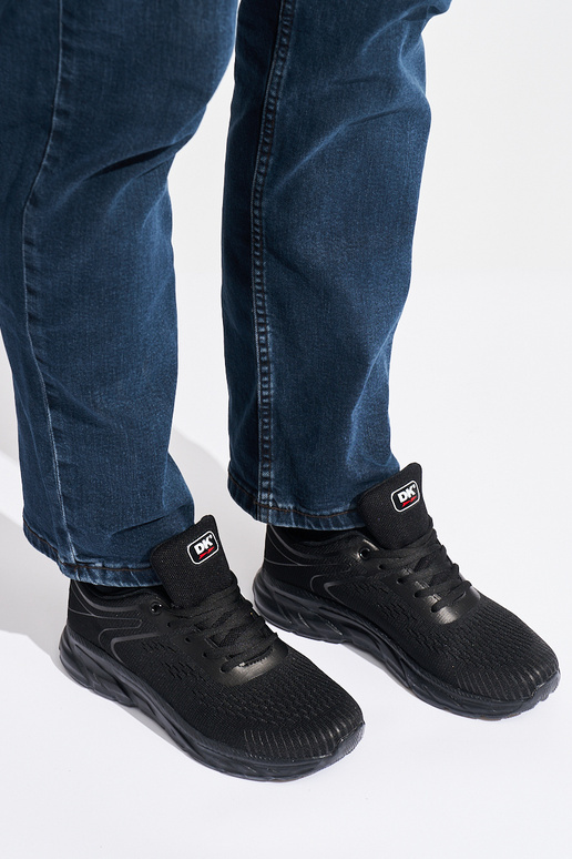 čierne športové topánky pre mužov