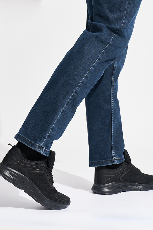 čierne športové topánky pre mužov