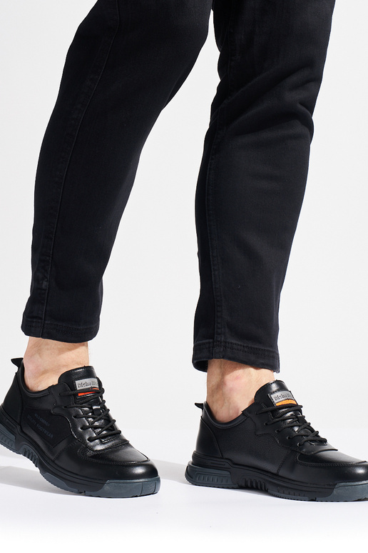 čierne športové topánky pre mužov