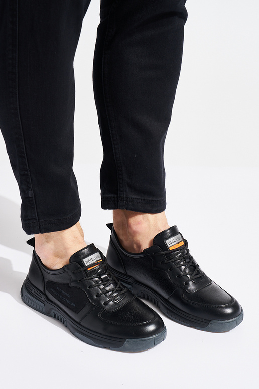 čierne športové topánky pre mužov