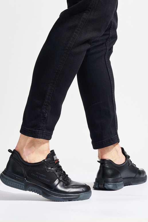 čierne športové topánky pre mužov