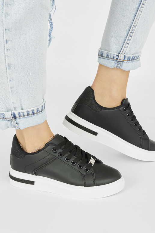 čierne športové topánky pre ženy