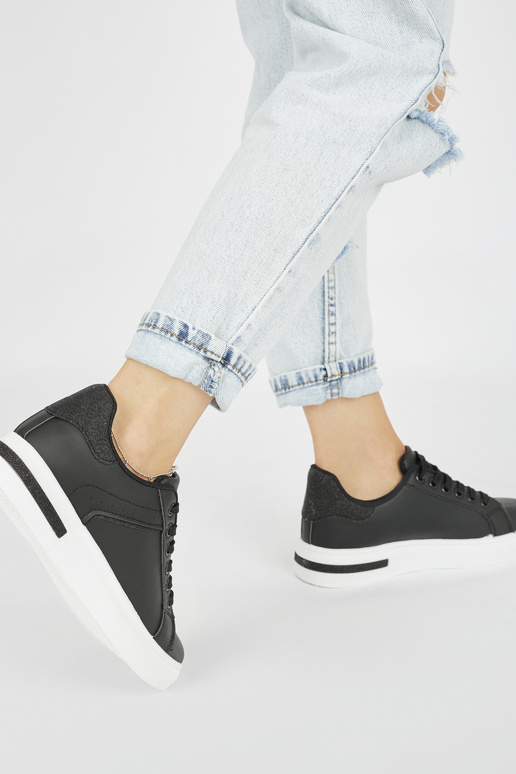 čierne športové topánky pre ženy