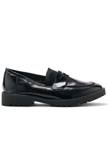 mokasíny s lakovým efektom...