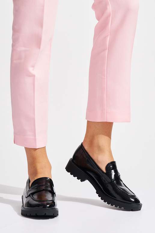 mokasíny s lakovým efektom v čiernej...