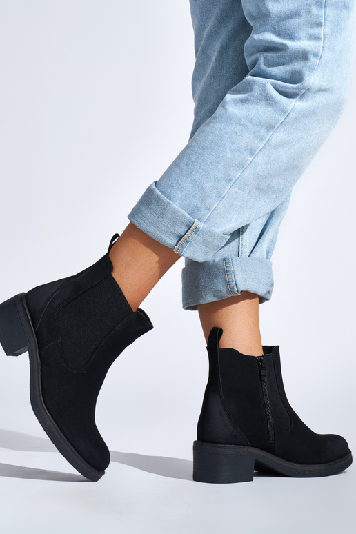 čierne dámske topánky na nízkom stĺpiku čierne dámske topánky na nízkom stĺpiku