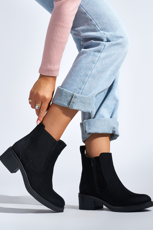 čierne dámske topánky na nízkom stĺpiku čierne dámske topánky na nízkom stĺpiku